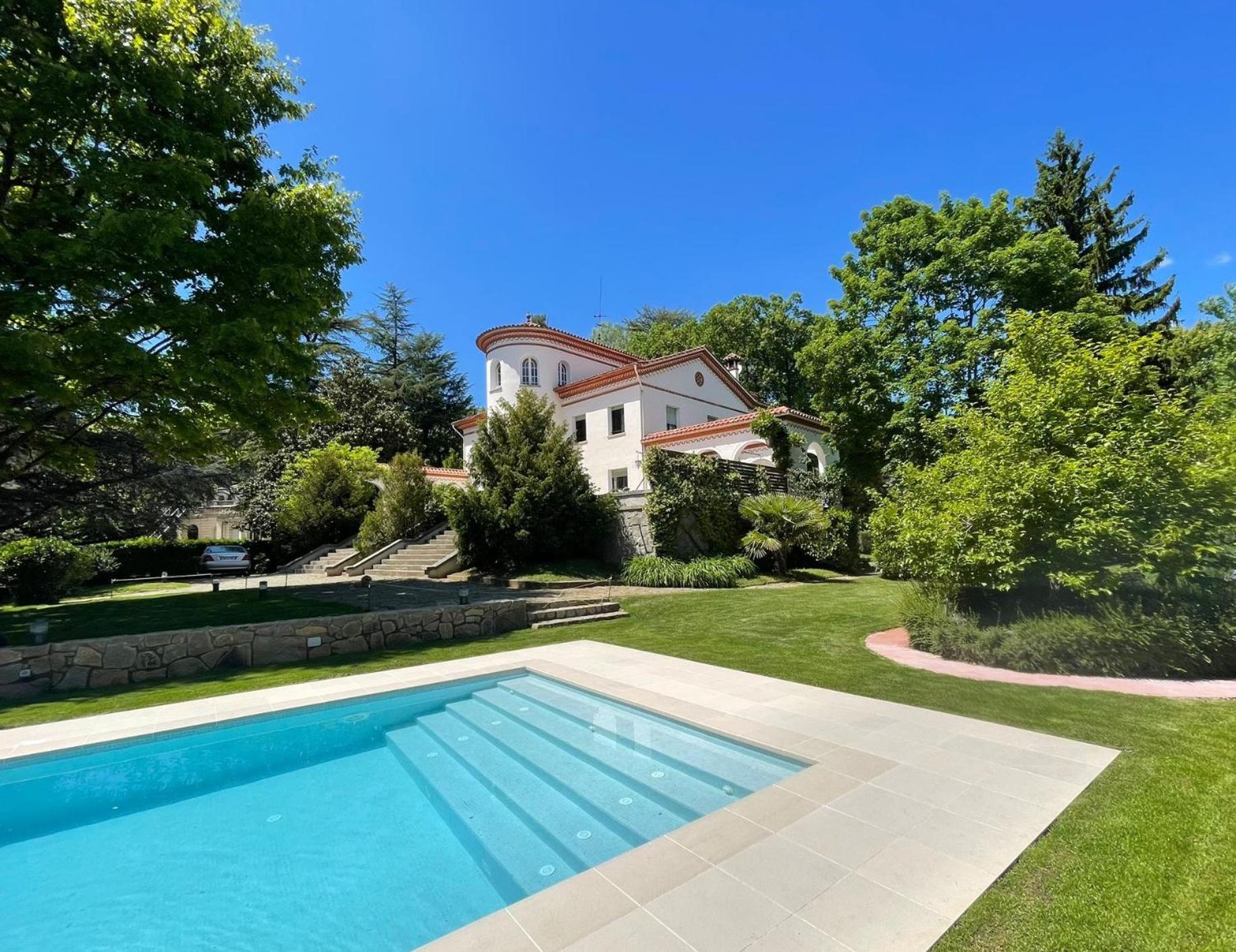 Espectacular Casa Chateau En El Centro De Olot Dış mekan fotoğraf